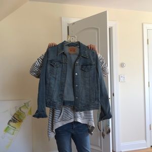 Levi’s Jean jacket women’s size large